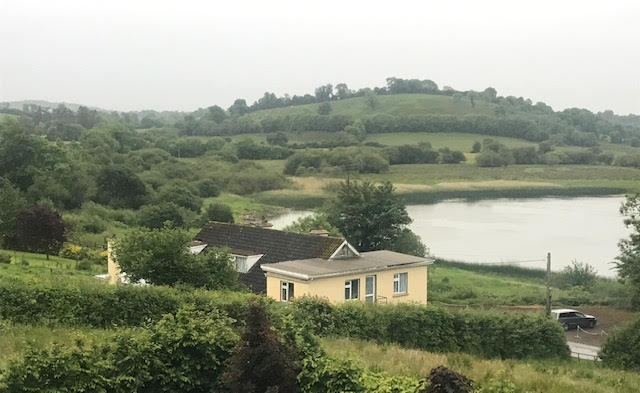 Accés direct devant le gite à des milliers d'hectares d'eau